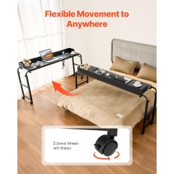 Korkeussäädettävä sängynpöytä lastulevytaso maalattu seosteräsrunko neljä pyörää kaksi USB-porttia kaksi virtapistorasiaa musta