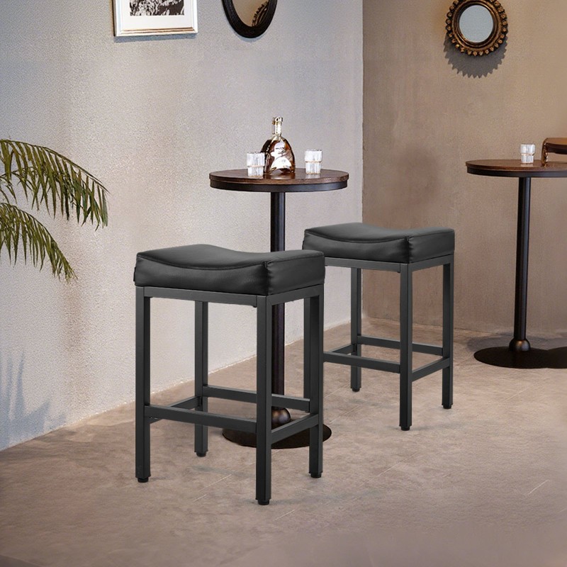 Selkänojattomat baarijakkarat 2 kpl musta PU-keinonahka satulatuolit rautajaloilla