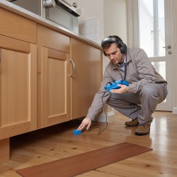 Putkivuodon paikannuslaite sisätiloihin kaksi sensoria seitsemän tuuman näyttö