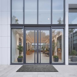 Eteismatto polypropeenilenkkilanka 1524 x 914 mm PVC-taustainen harmaa sisä- ja ulkokäyttöön