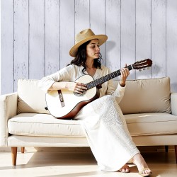 Itsekiinnittyvä vinyylitapettirulla 45 cm 12 m valkoinen puukuviollinen