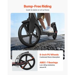 Taitettava kaksipyöräinen potkulauta korkeussäädettävällä ohjaustangolla leveällä liukumattomalla astinlaudalla musta