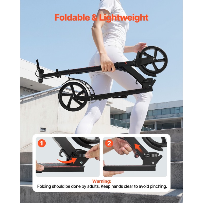 Taitettava kaksipyöräinen potkulauta korkeussäädettävällä ohjaustangolla leveällä liukumattomalla astinlaudalla musta