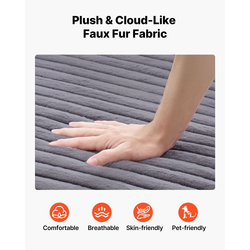 Lepotuoli tilava harmaa keinoturkisverhoilulla jousituksella ja heittotyynyillä