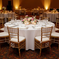 Pyöreä pöytäliina polyesterikankaasta halkaisijaltaan 3048 millimetriä 2 kappaletta valkoinen