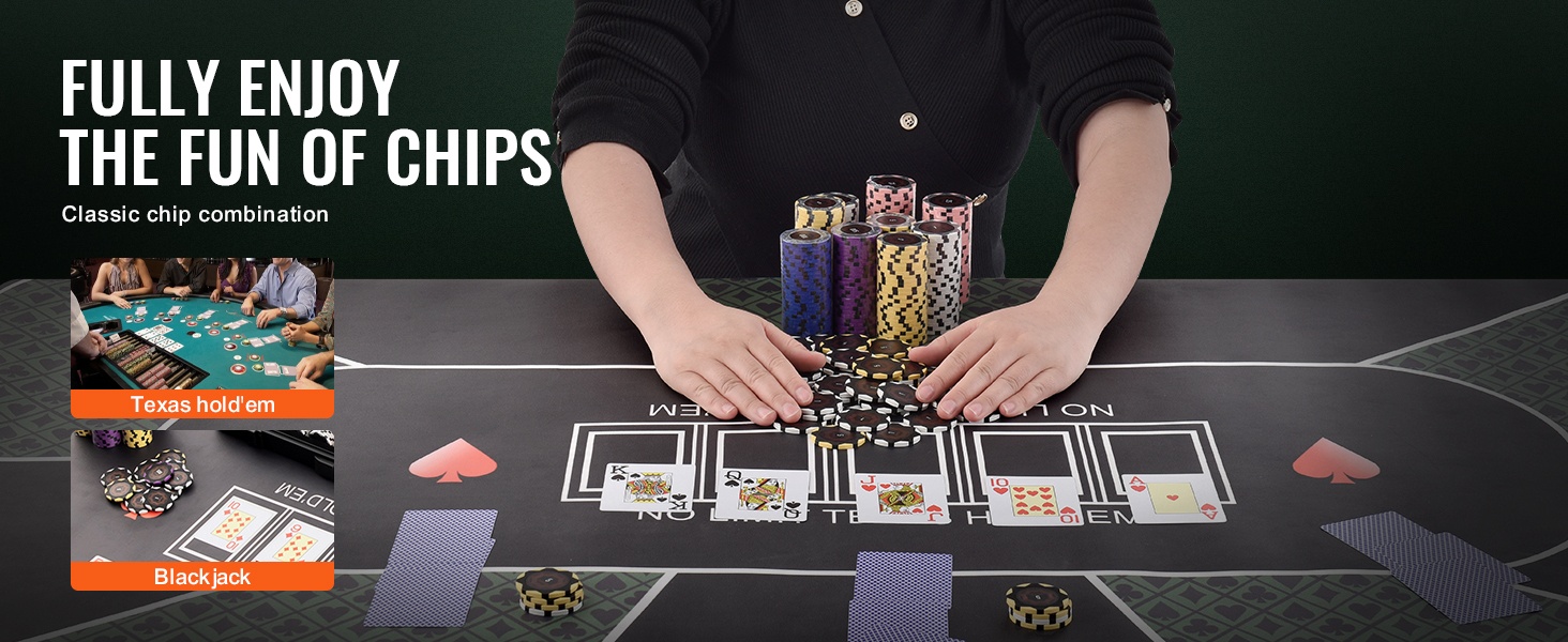 Pokerisetti käytössä peli-illassa